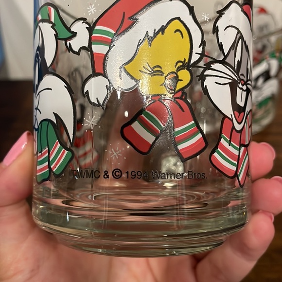 (2) Vintage Looney Tunes Christmas Glass Mugs - Picture 6 of 15
